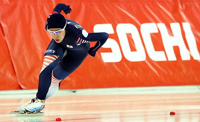 이상화가 12일 아들레르 아레나에서 열린 2014 소치 동계올림픽 여자 스피드 스케이팅 500m 1차 레이스에서 역주하고 있다. (사진제공: 대한체육회)