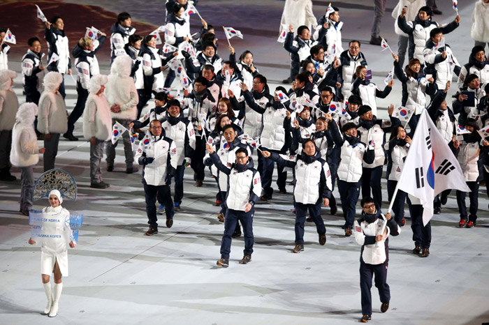7일 피시트 스타디움에서 열린 소치 동계올림픽 개막식에 입장하는 대한민국 선수단 (사진제공: 대한체육회) 