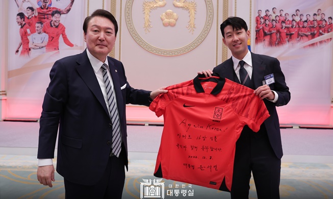 Юн Сок Ёль устроил торжественный прием для сборной Кореи по футболу