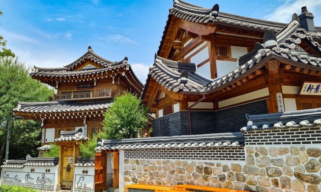 Деревня домов ханок в Ынпхёне и храм Чингванса