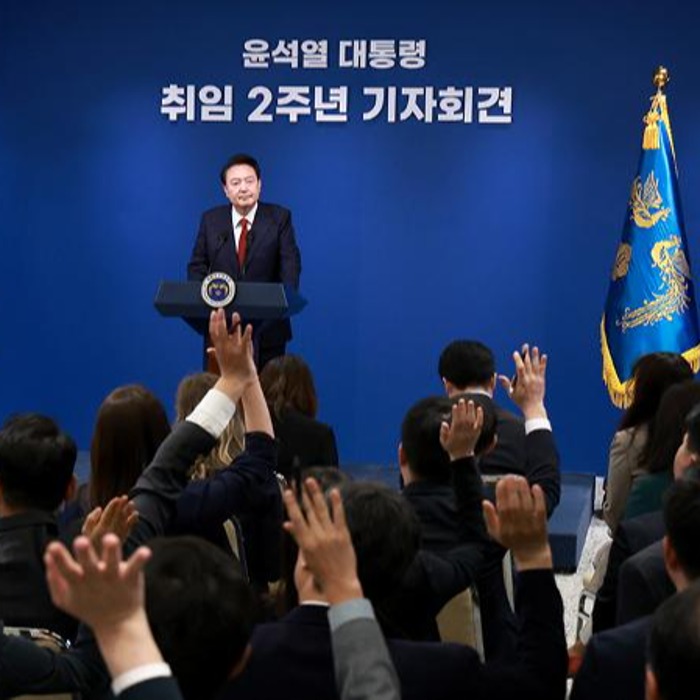 Юн Сок Ёль отмечает вторую годовщину на посту президента