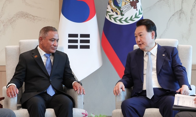 Президент РК Юн Сок Ёль провел встречу с премьер-министром Белиза