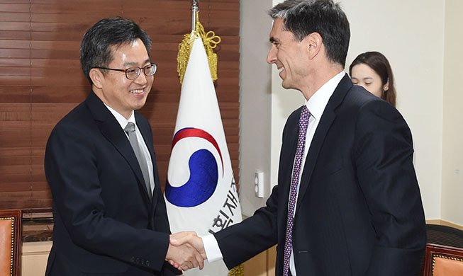 МВФ повысил прогноз экономического роста в Корее до 3,2%