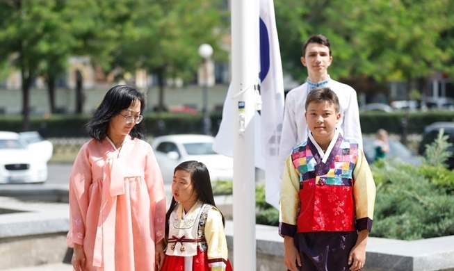 В Украине открыли Аллею многонационального города, на которой подняли флаг Республики Корея