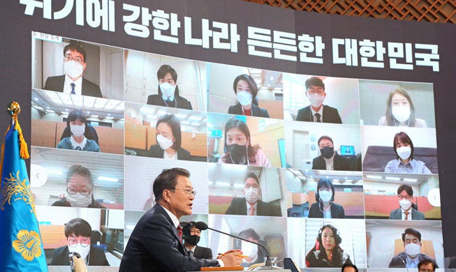 Президент РК провел первую пресс-конференцию онлайн и оффлайн