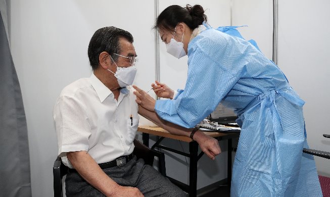 Более 1 млн корейцев прошли первый этап вакцинации от коронавируса