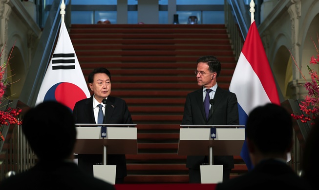 Лидеры Южной Кореи и Нидерландов выступили с совместным заявление...