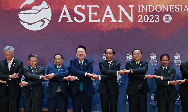 Президент РК Юн Сок Ёль представил Инициативу солидарности Корея-АСЕАН