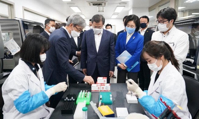 Корейские наборы для тестирования на коронавирус вносят вклад в профилактику коронавируса в мире