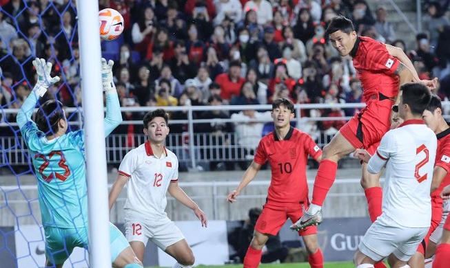 Ким Мин Чжэ стал лучшим футболистом Азии на международном уровне