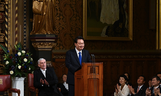 Президент РК Юн Сок Ёль выступил перед британским парламентом в Л...