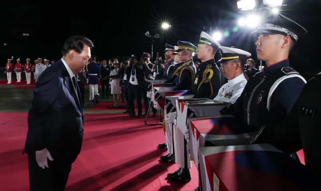 Юн Сок Ёль принял участие в церемонии репатриации останков корейских солдат