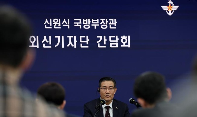 Министр обороны РК отметил укрепление сотрудничества Кореи, США и Японии