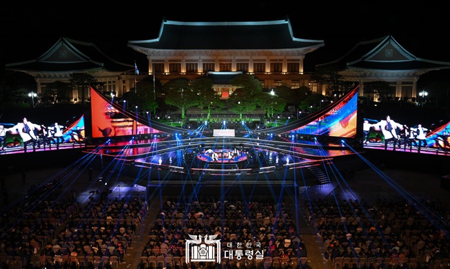 Юн Сок Ёль посетил специальный концерт в честь годовщины открытия Чхонвадэ