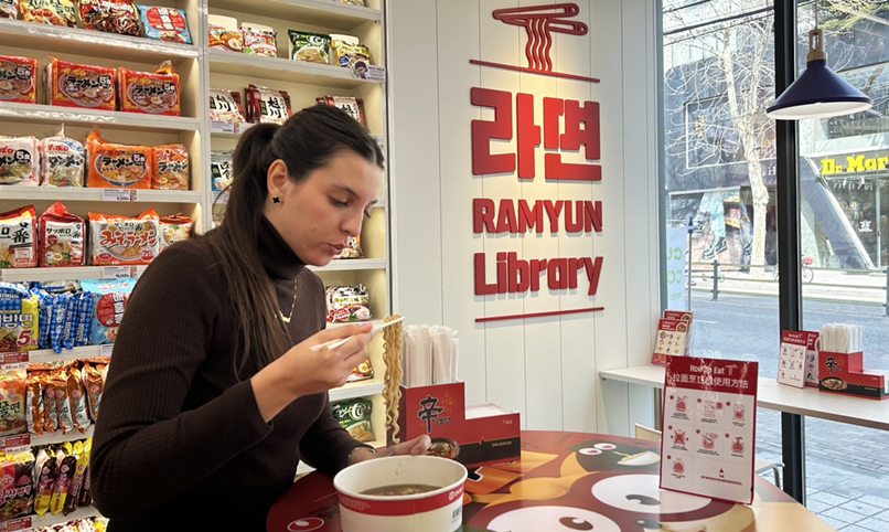 «Библиотека рамена» – обязательное место для посещения в Сеуле