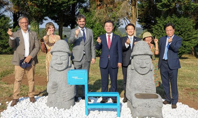 В Испании установили статуи символов Чеджудо