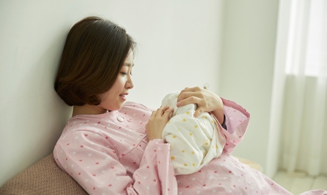 Власти Сеула будут выплачивать по 1 млн вон на послеродовое восстановление матери