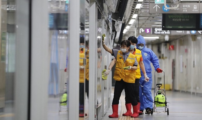 [Специальный репортаж] Как проводится дезинфекция сеульского метрополитена?