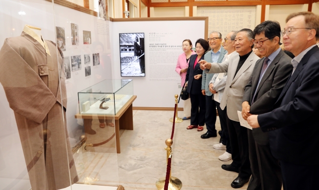 Выставку «Истории наших президентов» в Чхонвадэ посетило более 100 тыс. человек