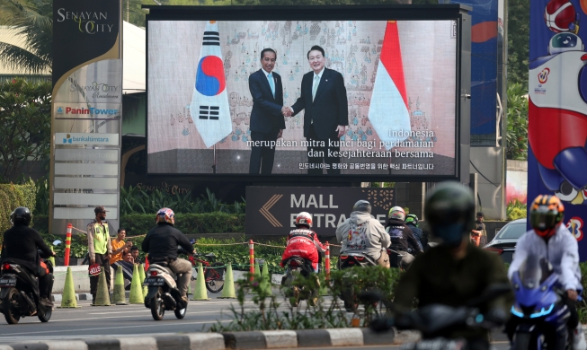 В Индонезии транслируют видеоролик в честь визита президента РК Ю...