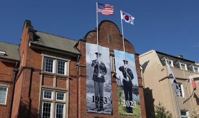 Флаги Республики Корея и США украсили Вашингтон в преддверии самм...