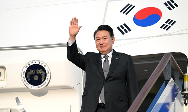 Юн Сок Ёль покинул страну для участия в саммите Корея-США-Япония