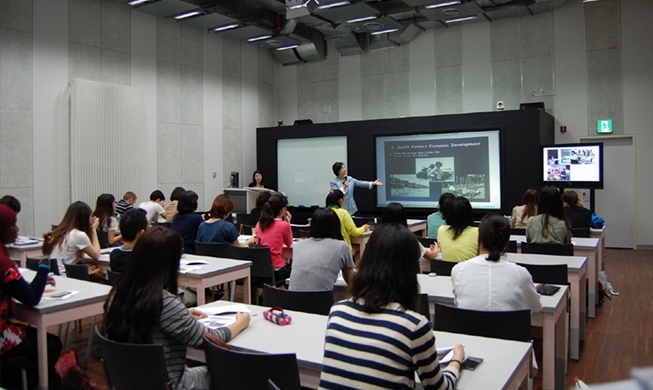 Корейский фонд и 12 корейских университетов запускают программу «KF Global e-School»