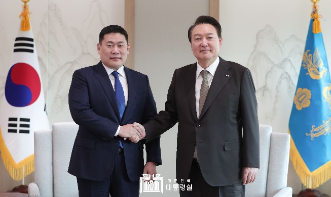 Президент Южной Кореи Юн Сок Ёль провел встречу с премьер-министром Монголии