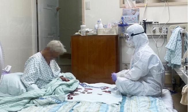 История медсестры в защитном костюме от коронавируса тронула людей