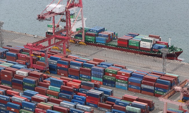 Экспорт товаров из РК в мае вырос на 45,6%
