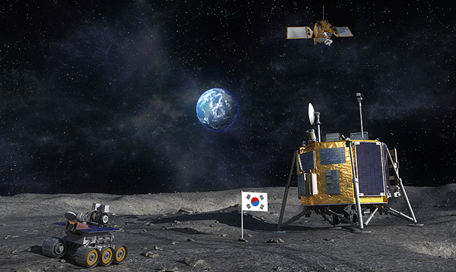 Корейский зонд «Данури» отправил фото кратеров вечной тени на Луне