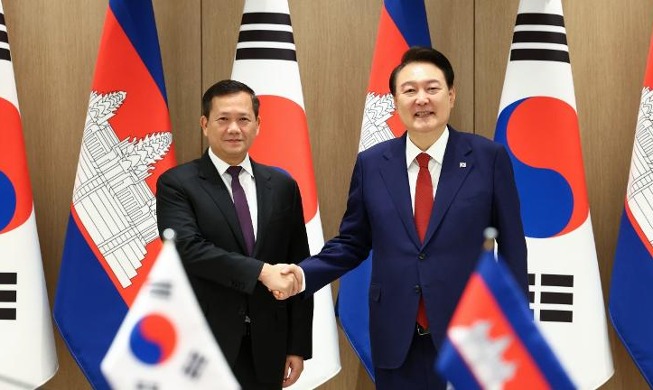Президент Кореи Юн Сок Ёль провел встречу с лидером Камбоджи