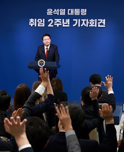 Второй год правления президента Республики Корея Юн Сок Ёля в фотографиях