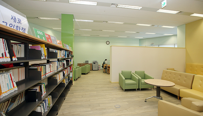 The center has a library ready for the athletes to use.