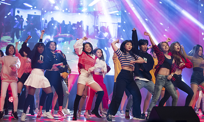 Культурное мероприятие «Hello Mr. K 2018» 25 октября успешно завершилось в зале Чонсимхва Университета Чхуннам в городе Тэчжон. Среди участников была группа из иностранных студентов, которая танцевала на популярные песни К-поп. / Фото: Ким Сун Чжу