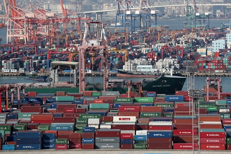 Министерство промышленности, торговли и энергетики РК 16 декабря сообщило, что объем внешней торговли страны третий год подряд превышает отметку в 1 трлн долларов. / Фото: Ренхап