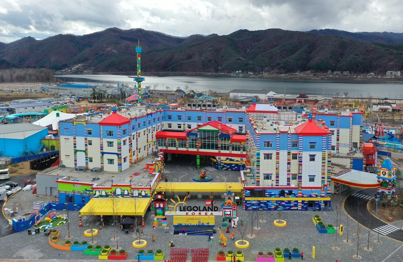 Legoland Korea Resort, первый глобальный тематический парк в Южной Корее, откроется в городе Чхунчхон 5 мая, в День защиты детей. / Фото: Рёнхап