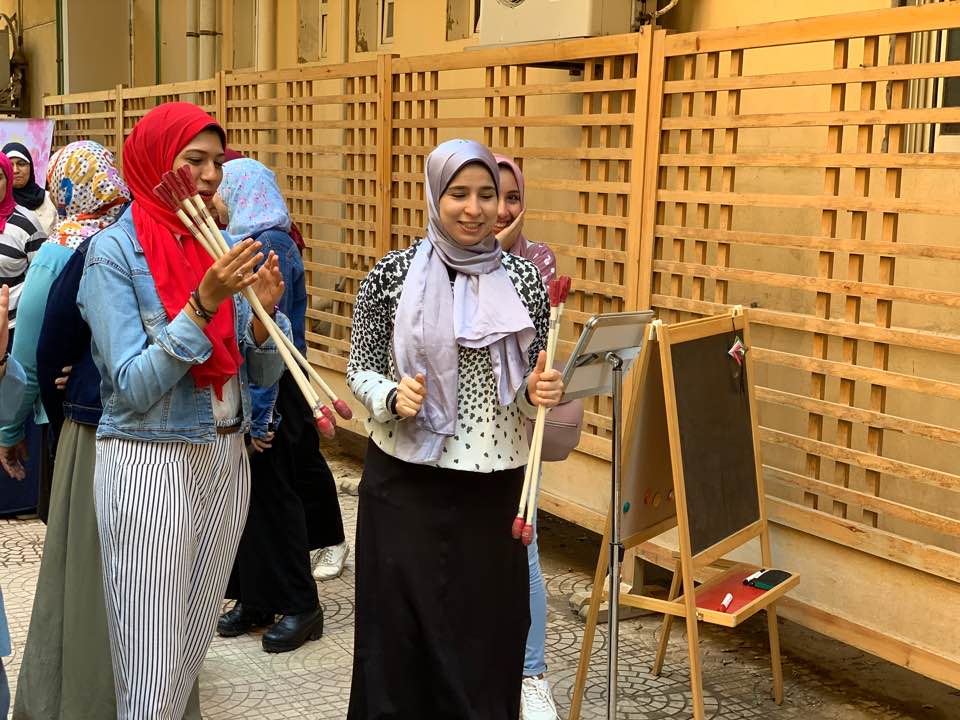 Участники играют в традиционную игру «Тухо» на мероприятии, посвященном празднику Чхусок, в Корейском культурном центре в Египте в 2019 году. / Фото: Корейский культурный центр в Египте
