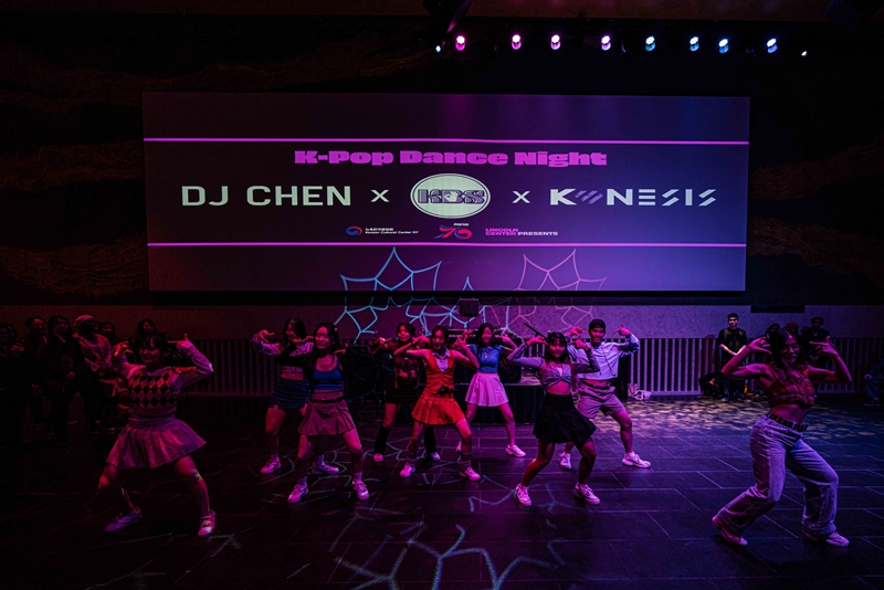 Участники выступают с K-POP танцем в программе «K-Pop Dance Night», организованной Корейским культурным центром в Нью-Йорке в мае прошлого года. / Фото: Корейский культурный центр в Нью-Йорке