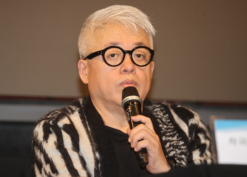 Композитор и продюсер Ким Хён Сок написал песню «КаНаДа», чтобы помочь людям со всего мира легче запомнить корейский алфавит хангыль. / Фото: Рёнхап