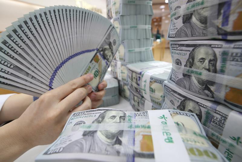 ﻿﻿По состоянию на конец июня валютные резервы Кореи увеличились на 5,61 млрд долларов и достигли 410,2 млрд долларов. / Фото: Рёнхап