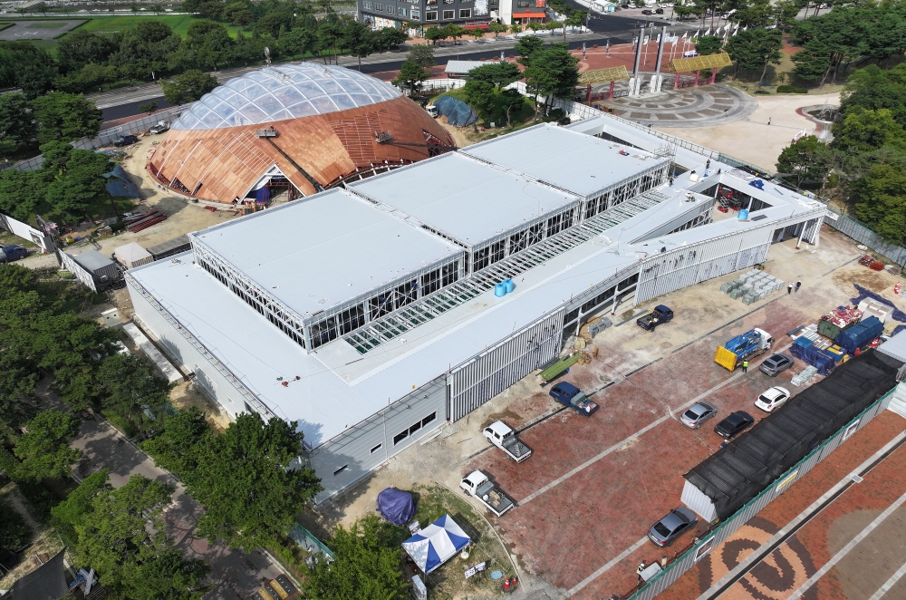 На площадке «K-Business Square» в выставочном комплексе «ЭКСПО-парк Кёнджу» в рамках саммита АТЭС пройдет мероприятие, посвященное прошлому, настоящему и будущему промышленности. / Фото: Рёнхап