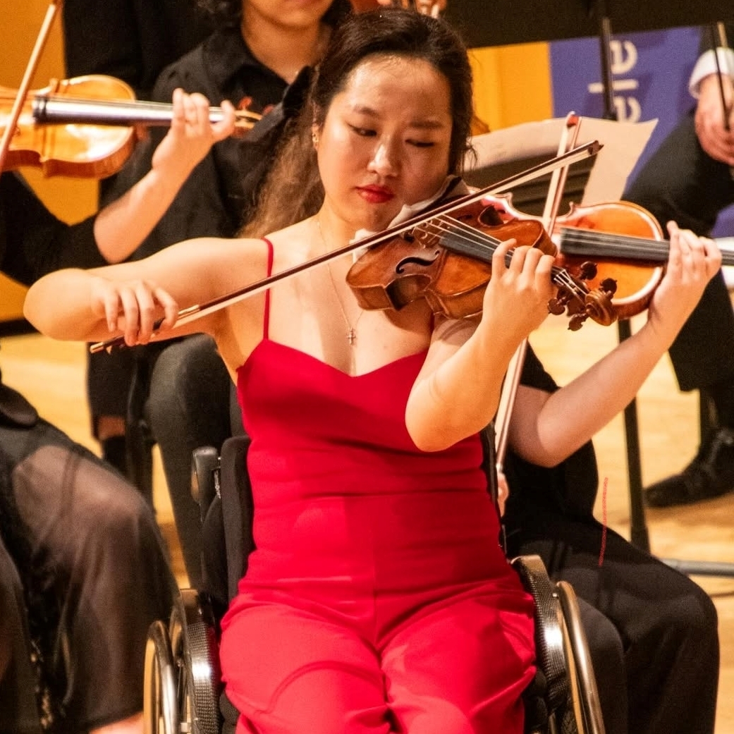 Кореянка Лим Хён Чжэ 18 января завоевала три награды на Международном конкурсе скрипачей имени Элмара Оливейры (EOIVC) в Бока-Ратоне, штат Флорида. / Фото: Instagram EOIVC 