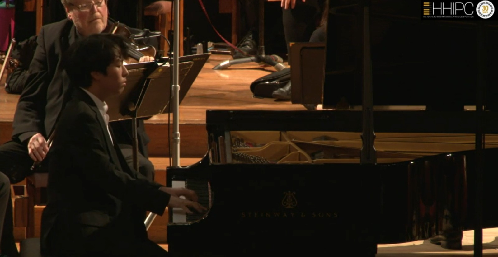 Пианист Ли Чжу Он 21 марта (по местному времени) одержал победу на Международном конкурсе пианистов Хилтон-Хед в США. / Фото: YouTube-канал Международного конкурса пианистов Хилтон-Хед 