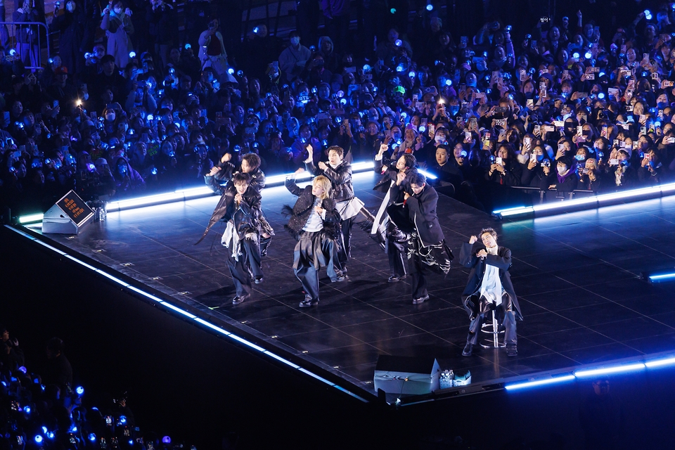 Группа BTS 21 марта выступает на концерте &laquo;BTS Comeback Live: ARIRANG&raquo; на площади Кванхвамун в Сеуле. / Фото: Министерство культуры, спорта и туризма РК 