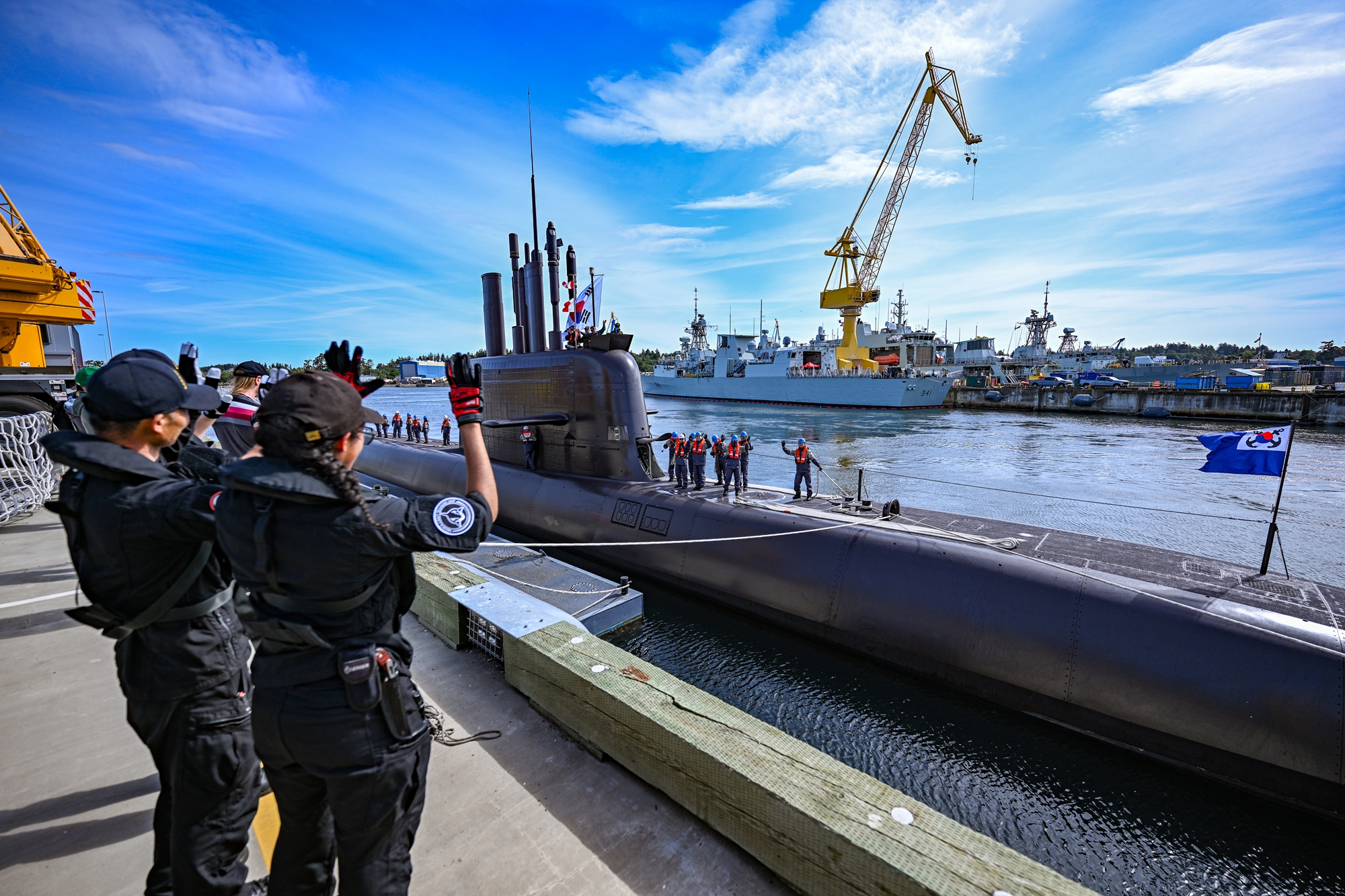 Подводная лодка ВМС Республики Корея &laquo;Тосан Ан Чхан Хо&raquo; (SS-III) 23 мая (по местному времени) прибывает на базу Эскуаймалт в Виктории, Канада. / Фото: ВМС РК 