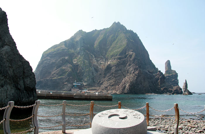한반도 최동단 독도에는 대한민국 동쪽 땅끝임을 밝히는 표지석이 세워져 있다.