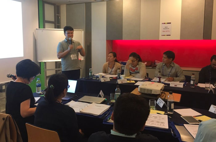 Program participants share policies, information and knowledge about the environmental health sector, and set up action plans to solve issues in their home countries.
