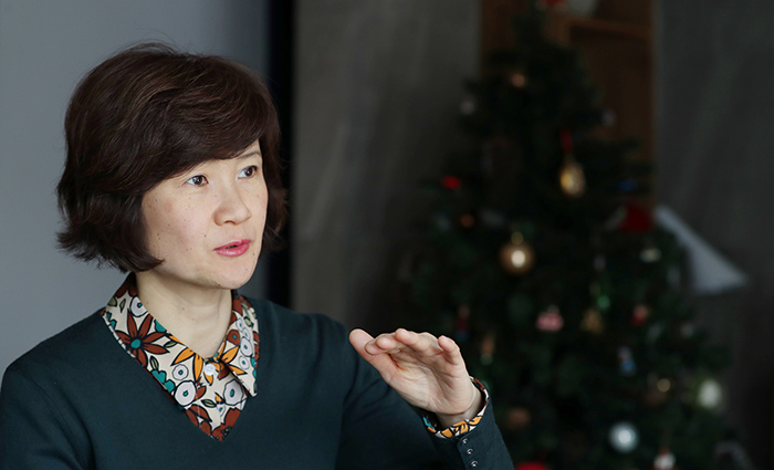 Nakagawa emphasizes the importance of inheriting home cooking skills, saying that, ‘Korean women should be more willingly to teach their recipes to their daughters and daughter-in-laws.’