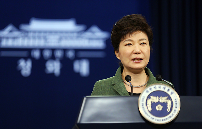 박근혜 대통령이 2월 25일 취임 1주년을 맞아 ‘경제혁신 3개년 계획’ 담화문을 발표하고 있다. (사진: 청와대)